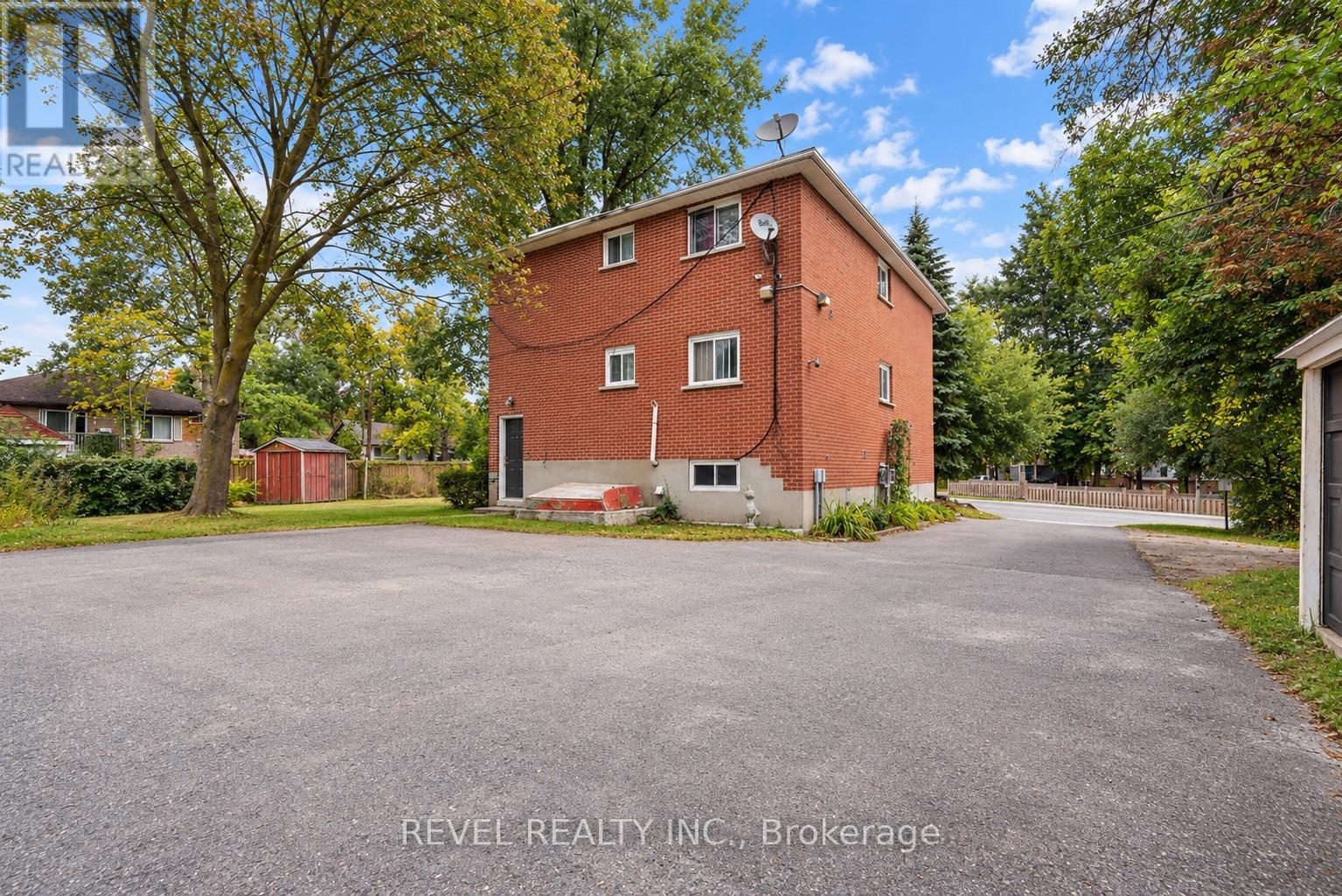 138 Innisfil Street, Barrie, ON photo 5