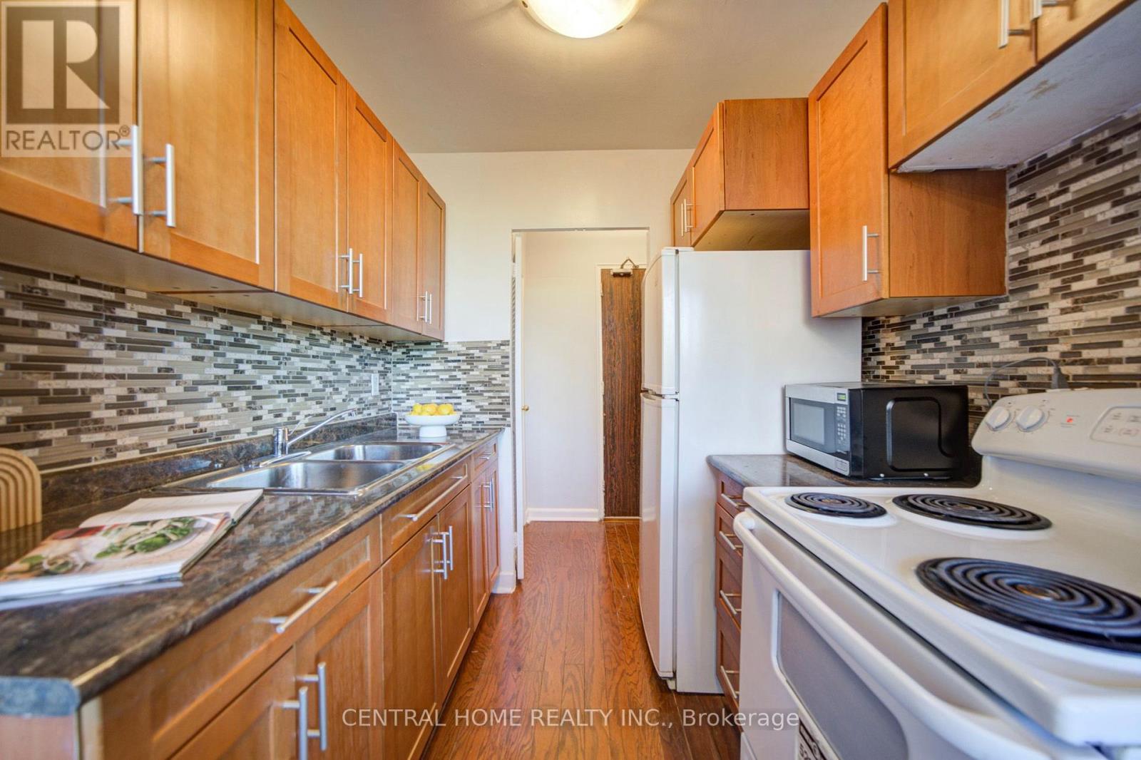 #504 921 MIDLAND AVENUE - 6