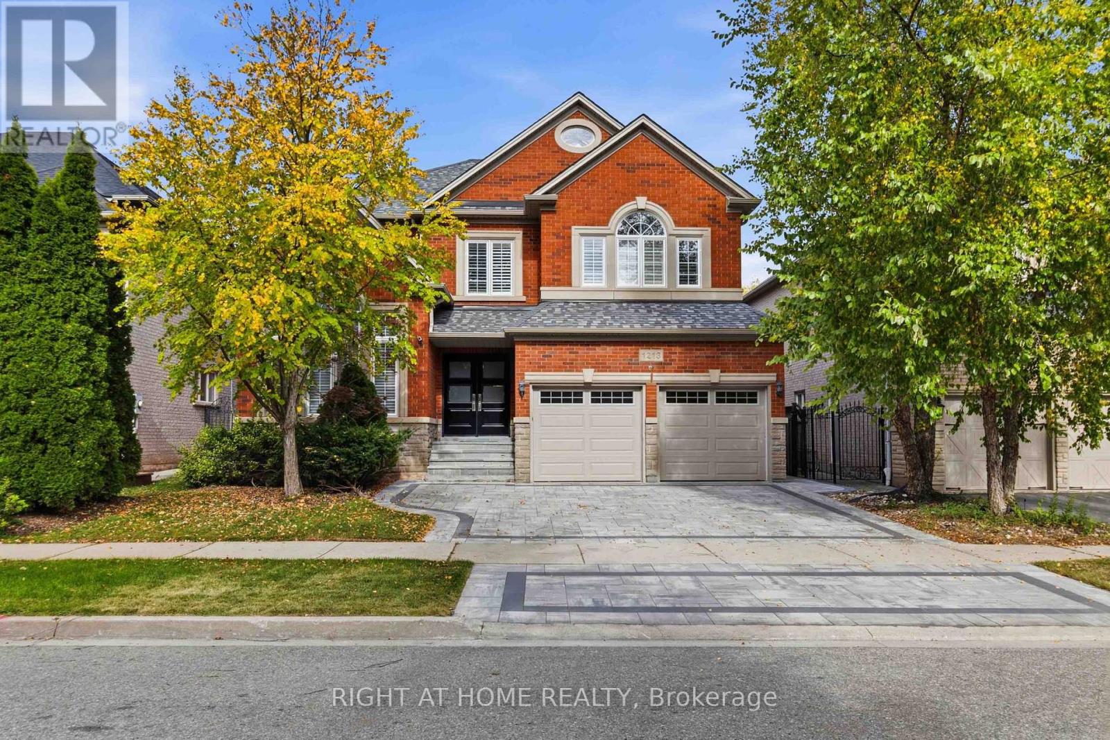 1213 Lindenrock Drive, Oakville, ON