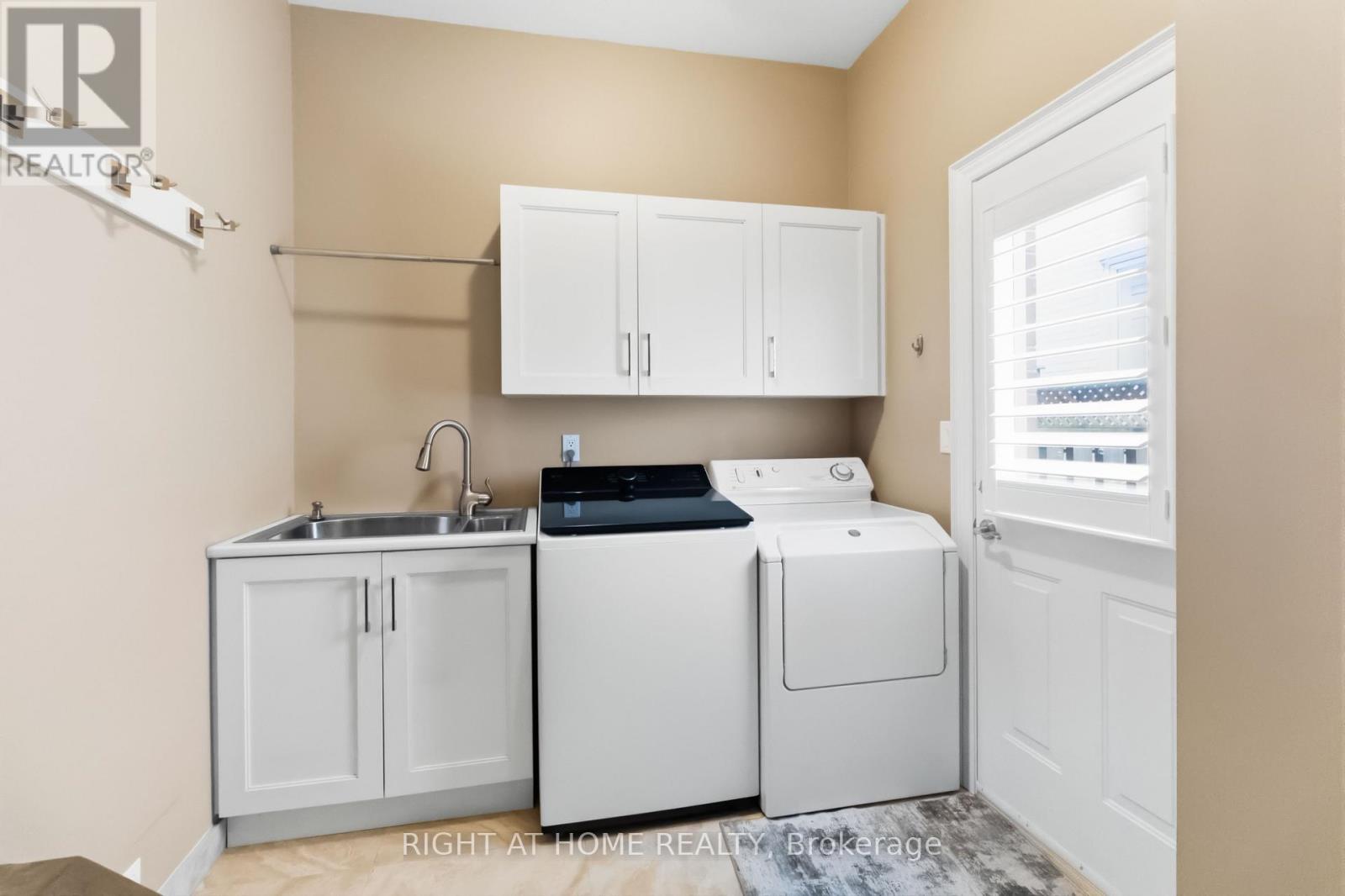 1213 LINDENROCK DRIVE - 19