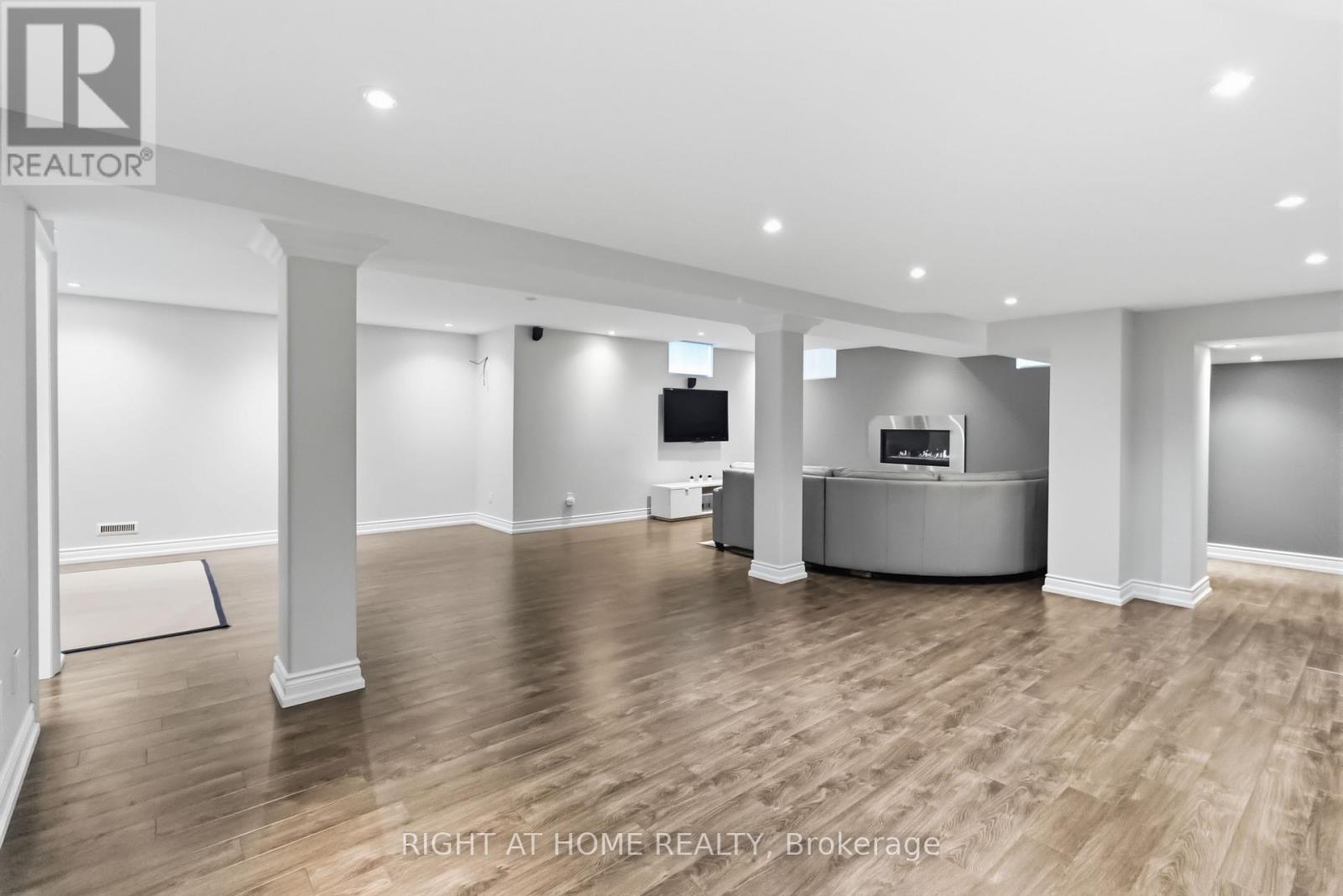 1213 LINDENROCK DRIVE - 38