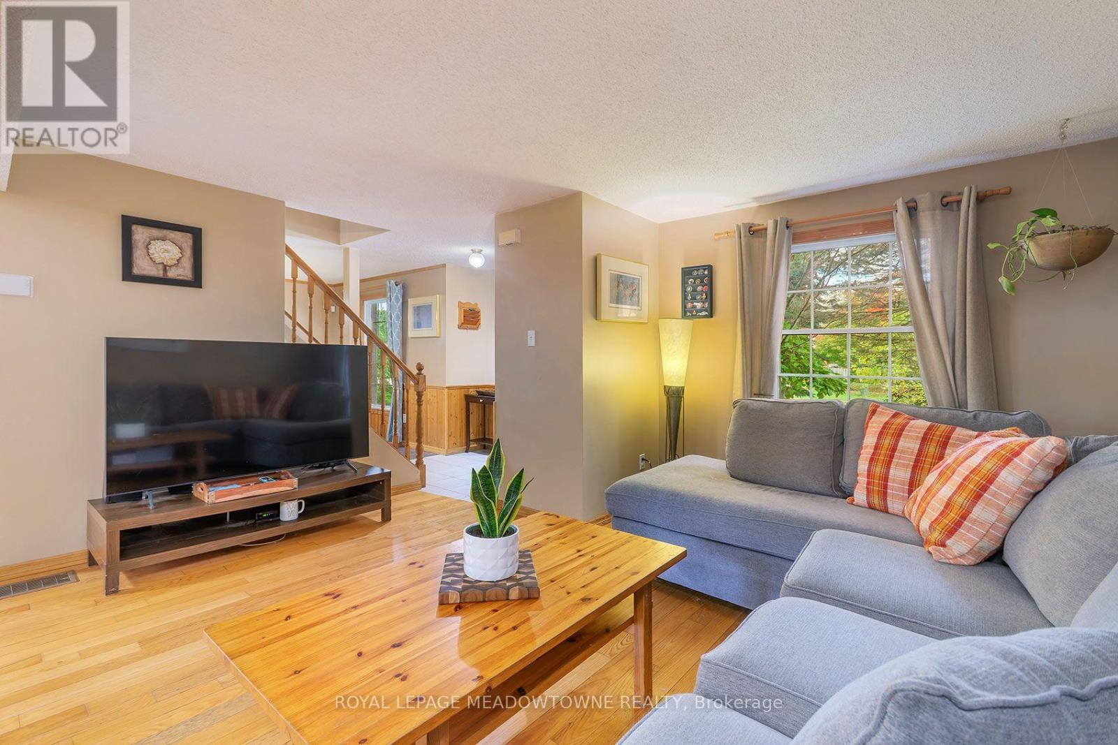 209 Elmira Road South, Guelph, ON photo 4