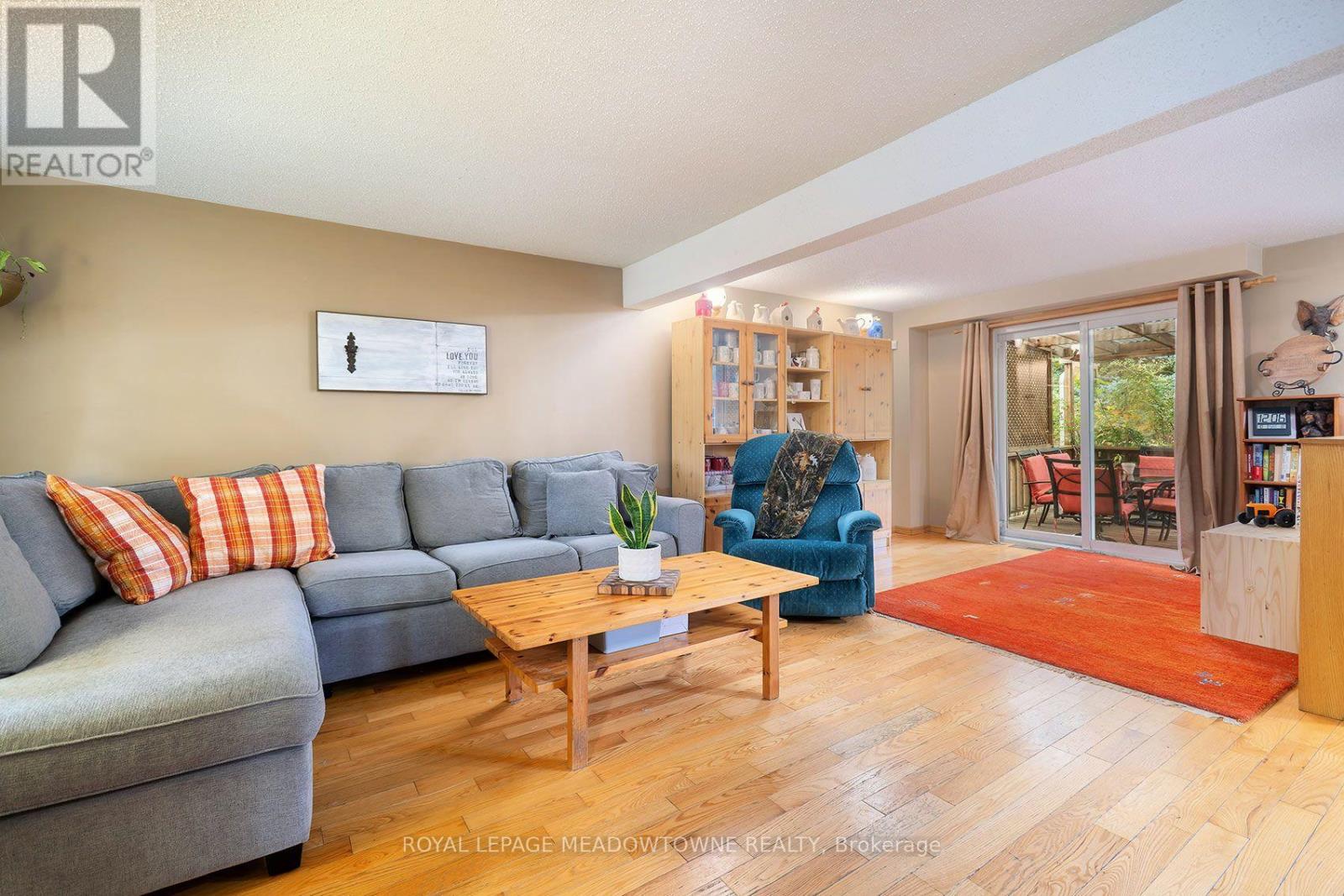 209 ELMIRA ROAD S - 5