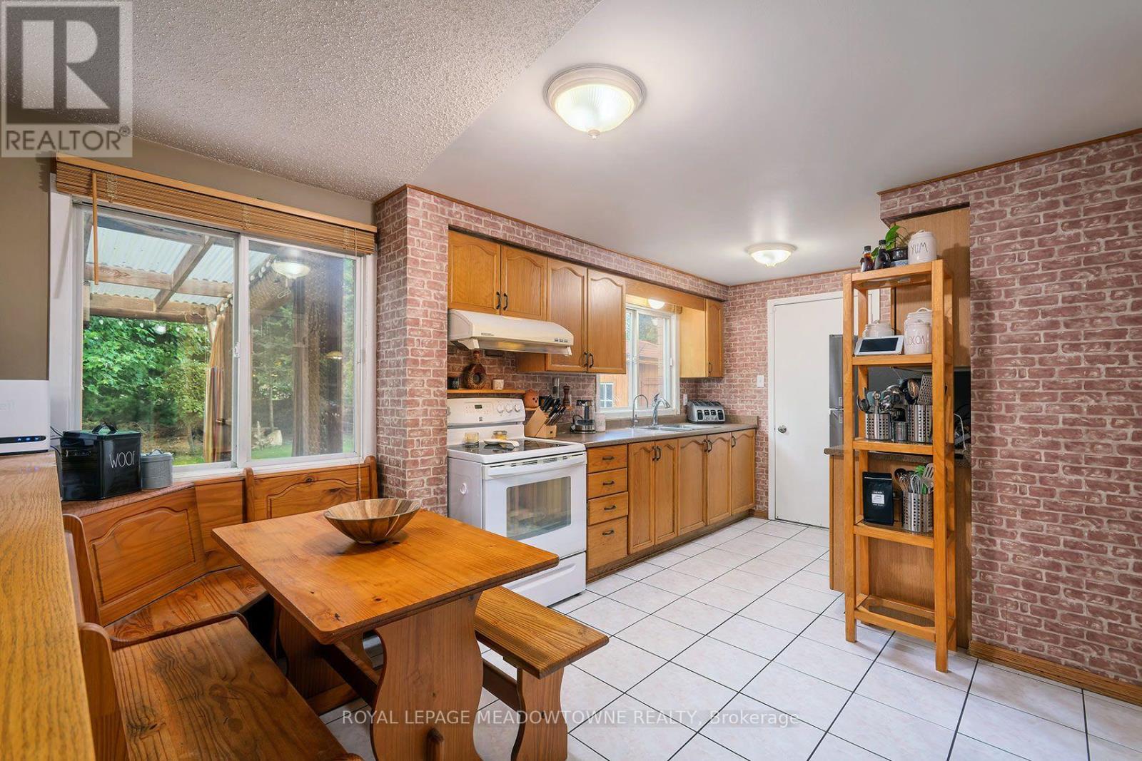 209 ELMIRA ROAD S - 7