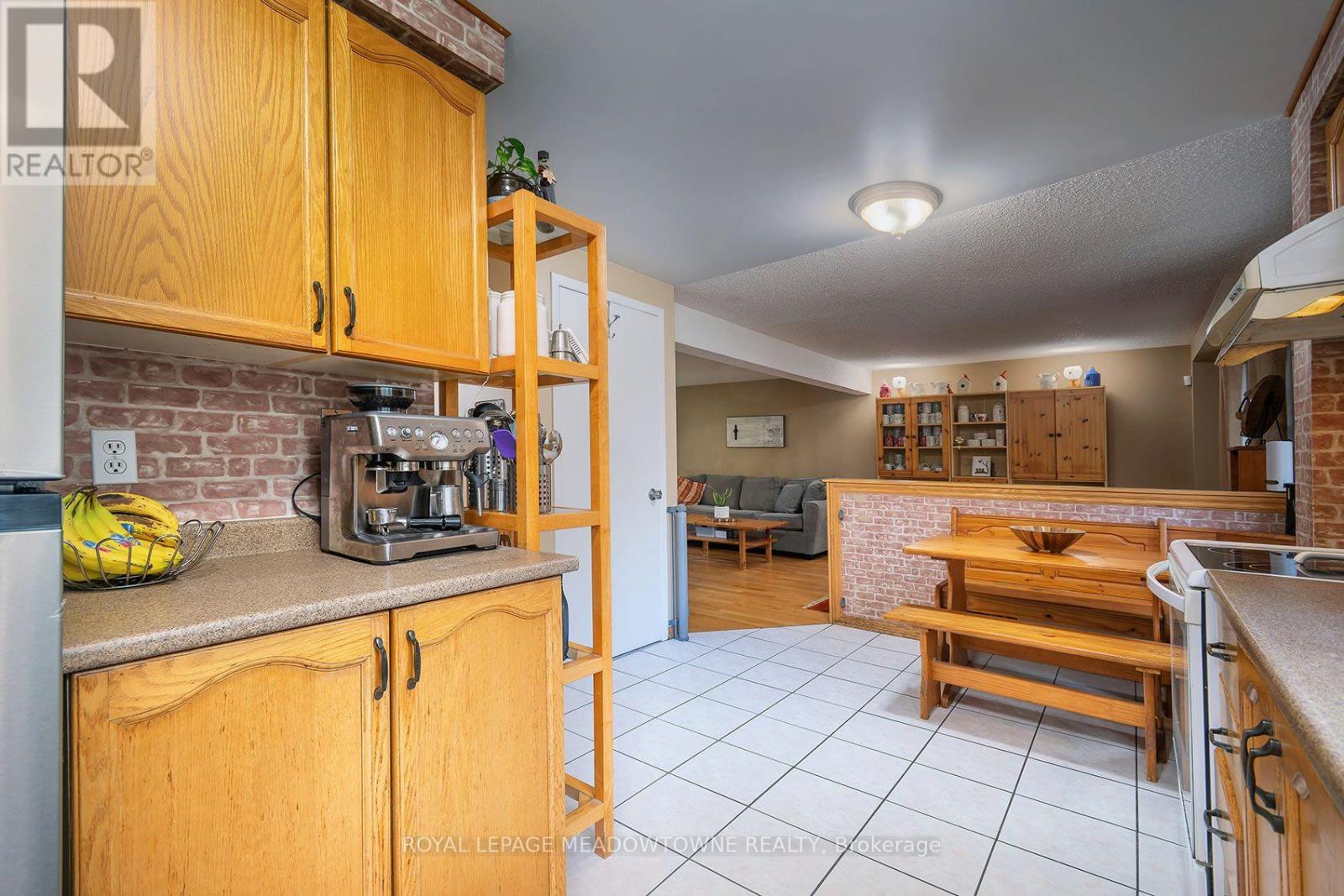 209 ELMIRA ROAD S - 8
