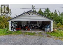 2740 Loch Lomond Road, photo 3