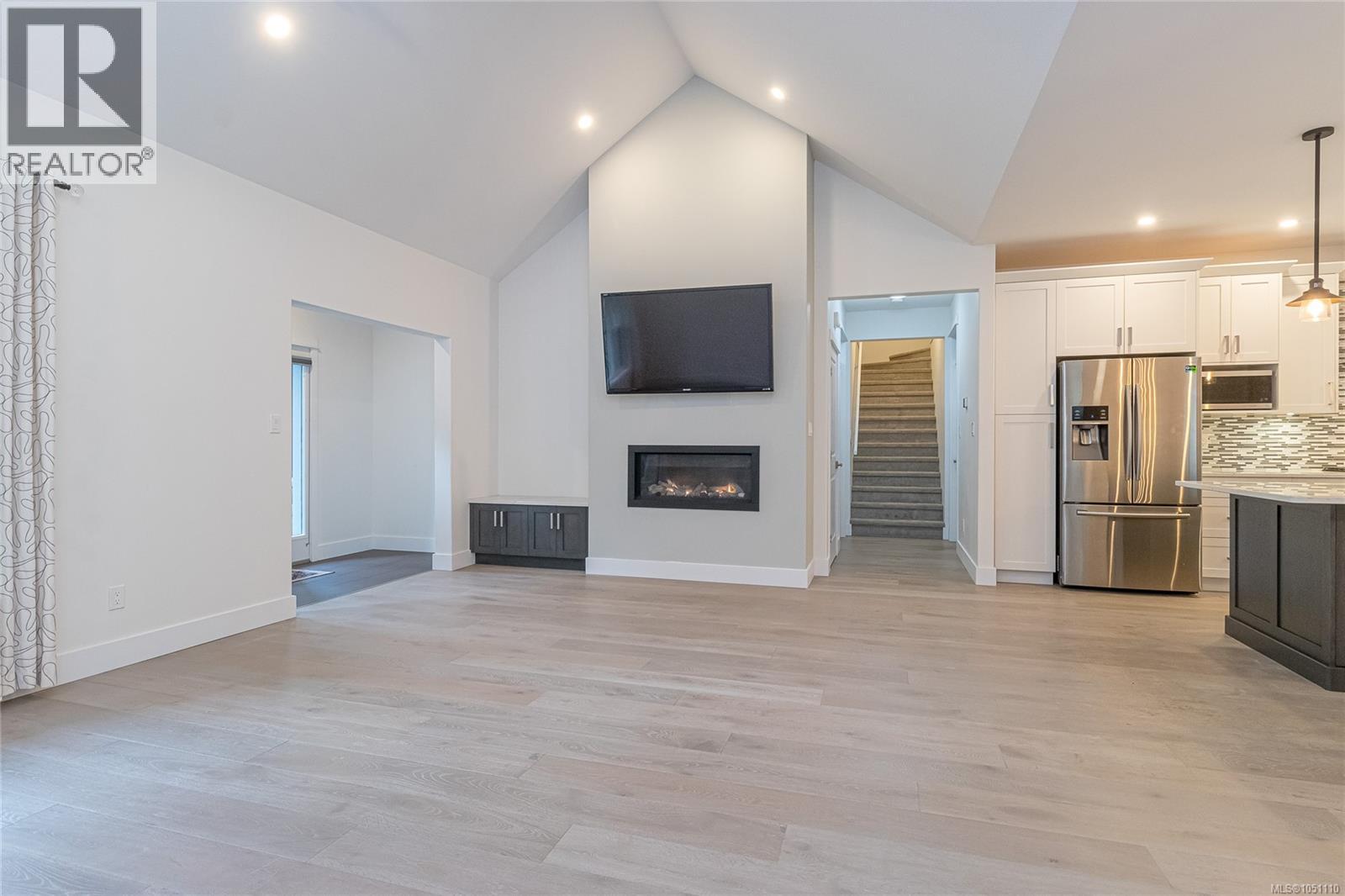 3800 Creekside Dr - 4