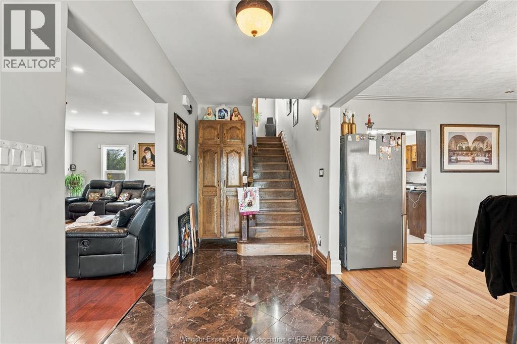 4765 HOWARD - 10