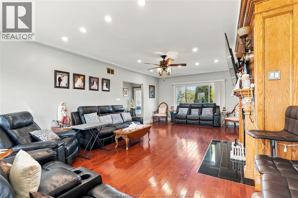 4765 HOWARD - 13