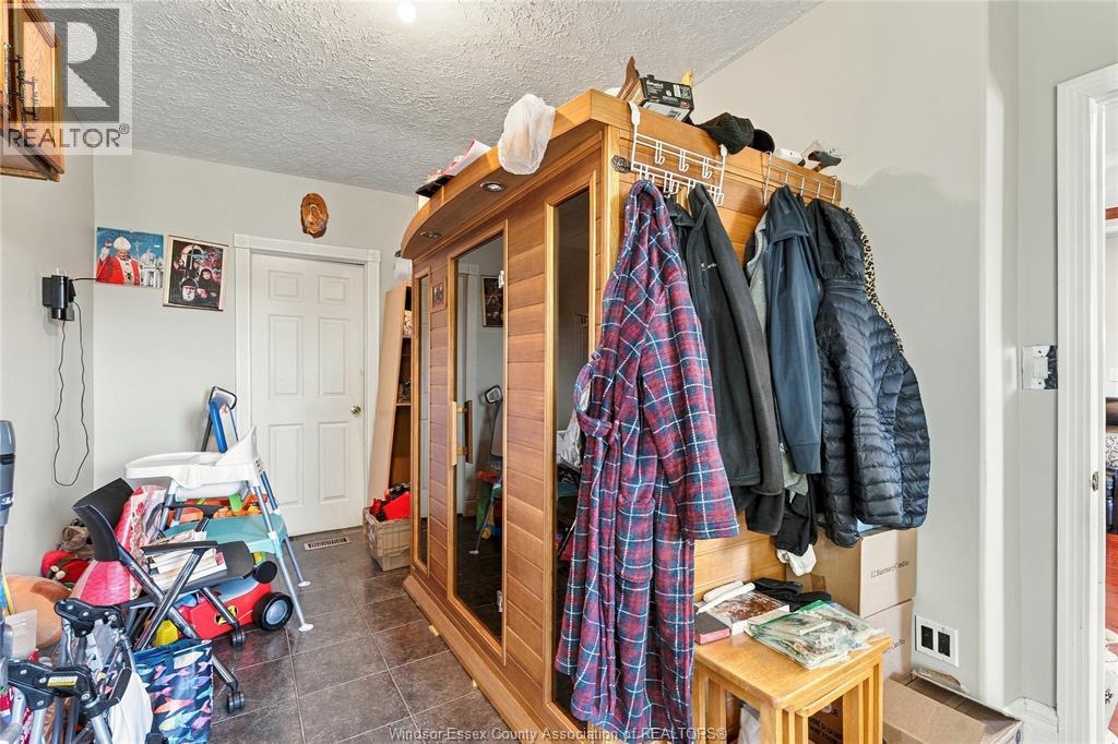 4765 HOWARD - Image 18