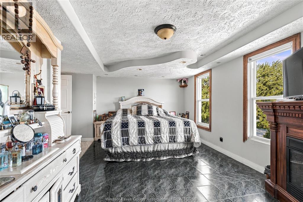 4765 HOWARD - Image 21