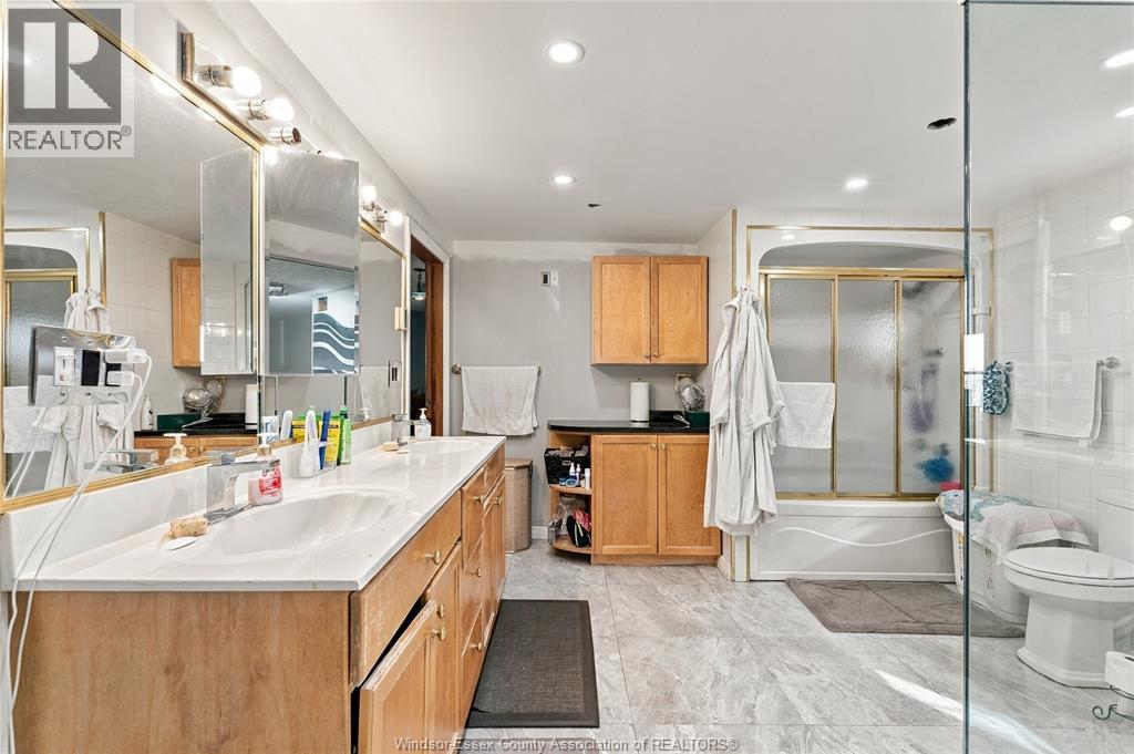 4765 HOWARD - 23