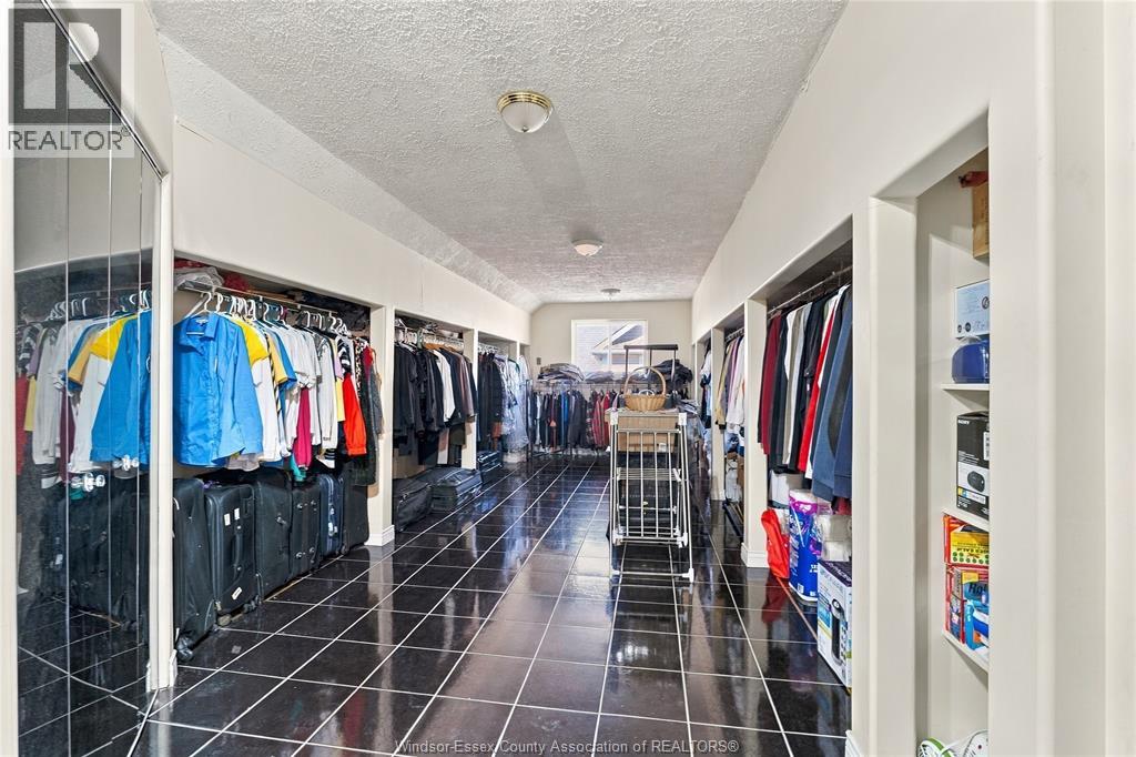 4765 HOWARD - 25