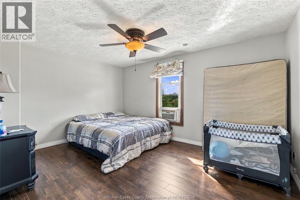4765 HOWARD - 27