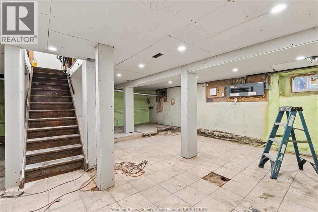 4765 HOWARD - 32