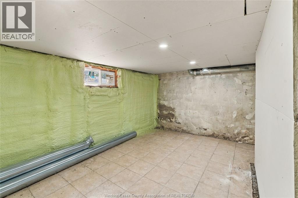 4765 HOWARD - 35