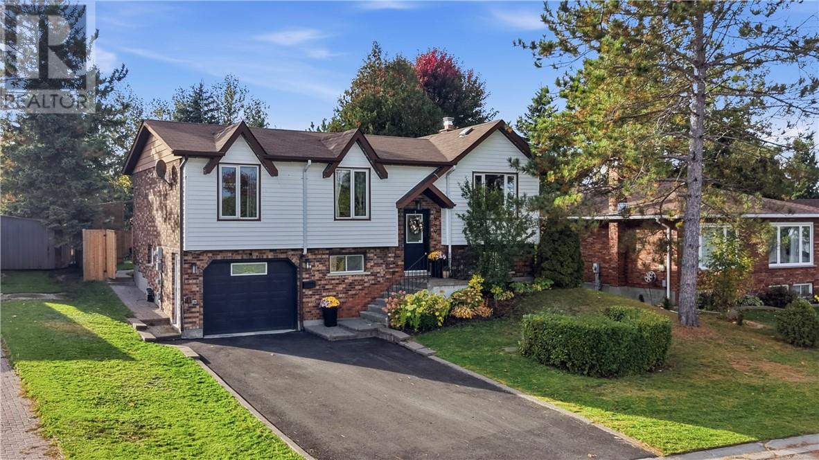 859 Chestnut Crescent - 2