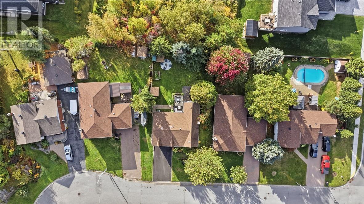 859 Chestnut Crescent - 35