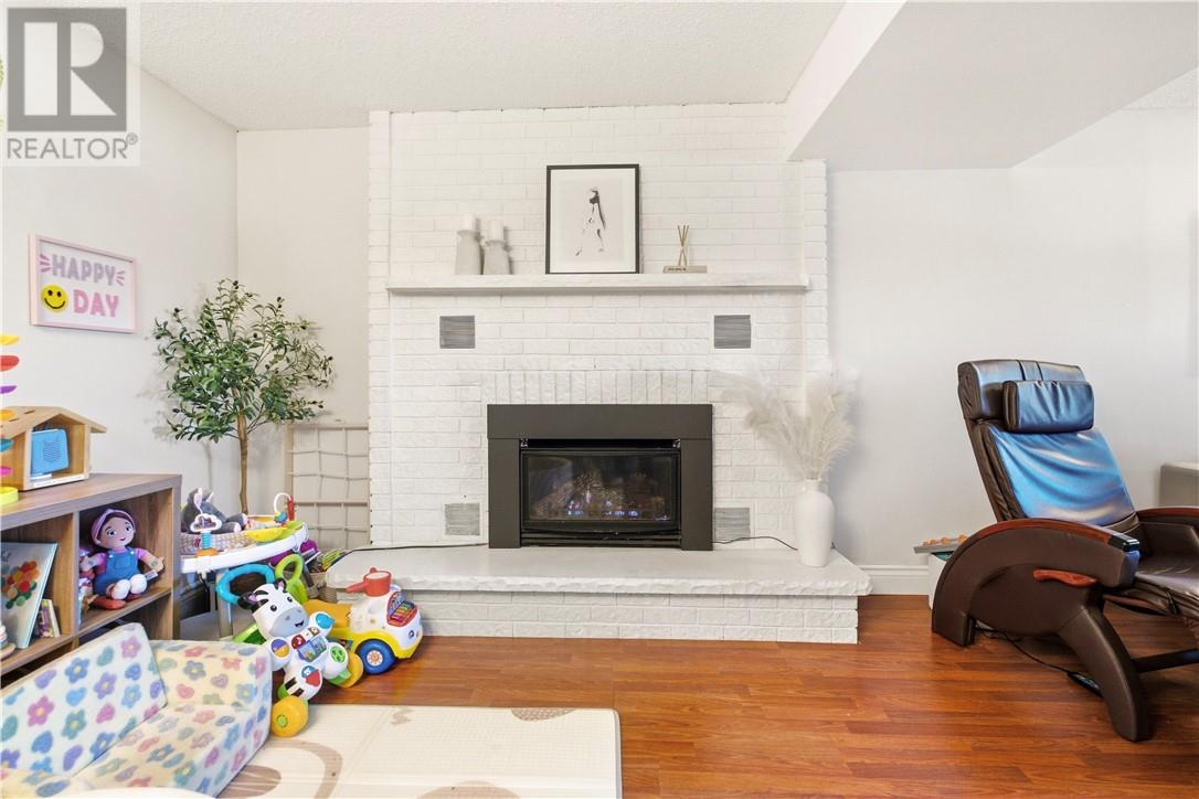 859 Chestnut Crescent - Image 23