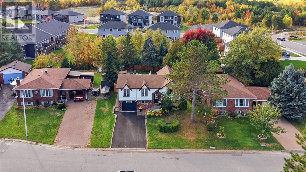 859 Chestnut Crescent - 36