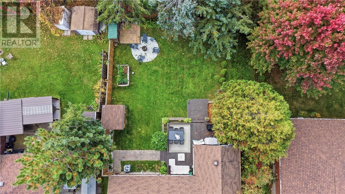 859 Chestnut Crescent - Image 34