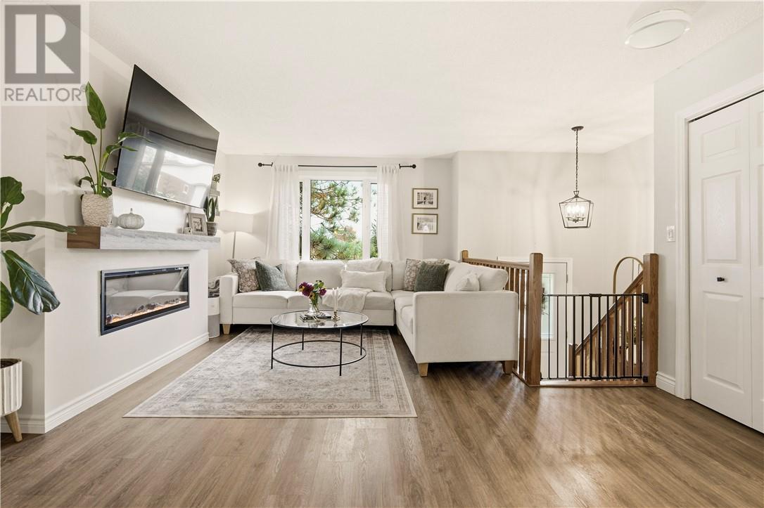 859 Chestnut Crescent - 3