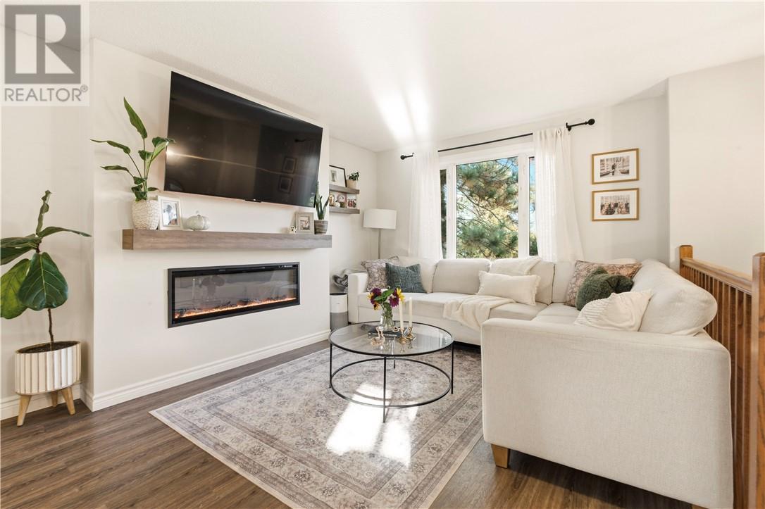 859 Chestnut Crescent - Image 4