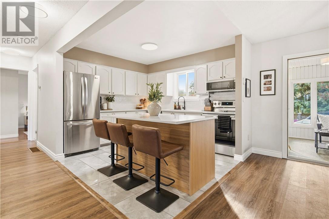 859 Chestnut Crescent - 8