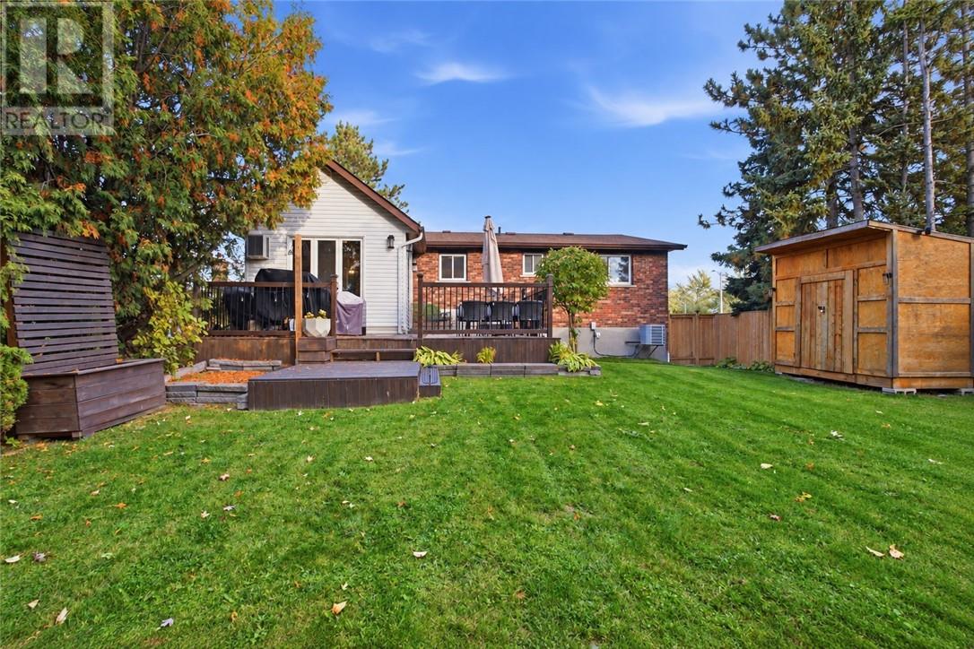 859 Chestnut Crescent - Image 32