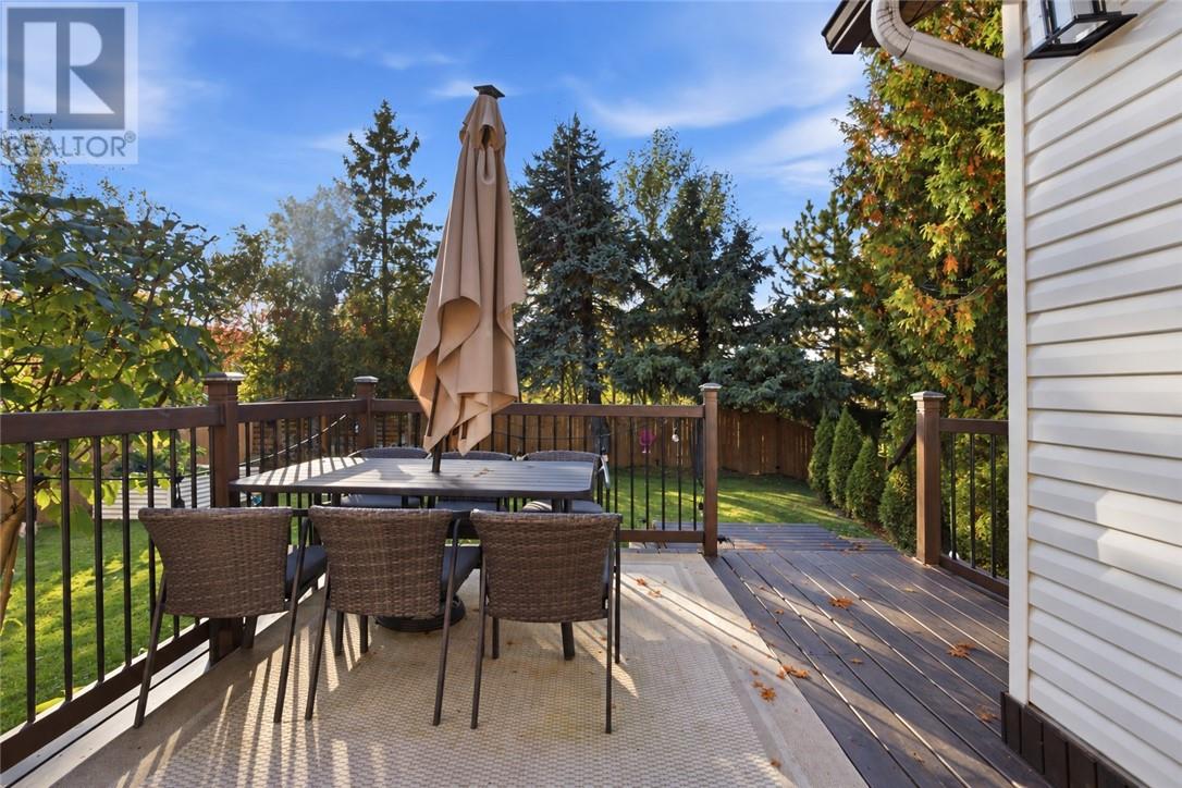 859 Chestnut Crescent - Image 30