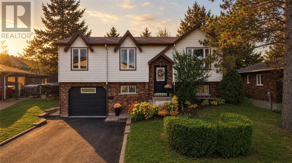 859 Chestnut Crescent - 1