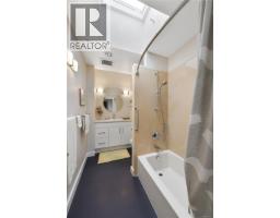 401 1000 Park Blvd, Victoria, BC V8V2T4 Photo 30
