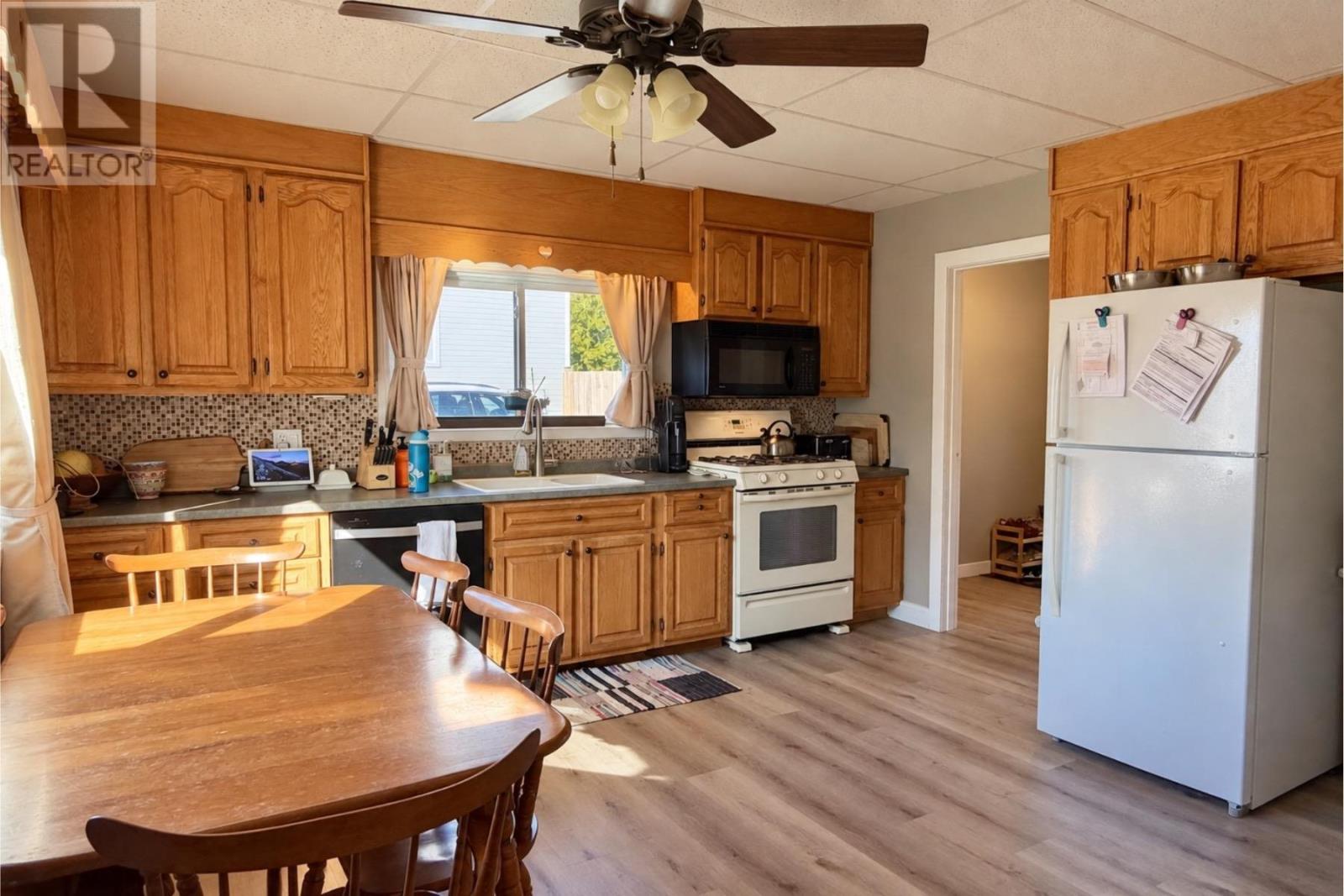 20 Gladstone AVE S - 10