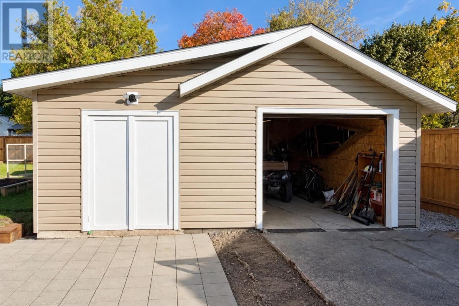 20 Gladstone AVE S - 3