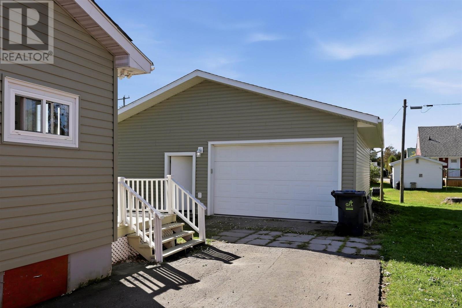 3 Weldon AVE - Image 32
