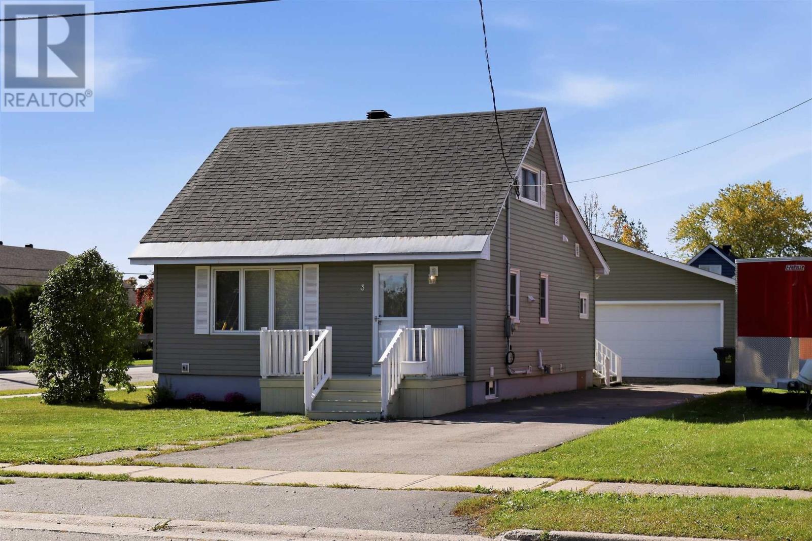 3 Weldon AVE - 35