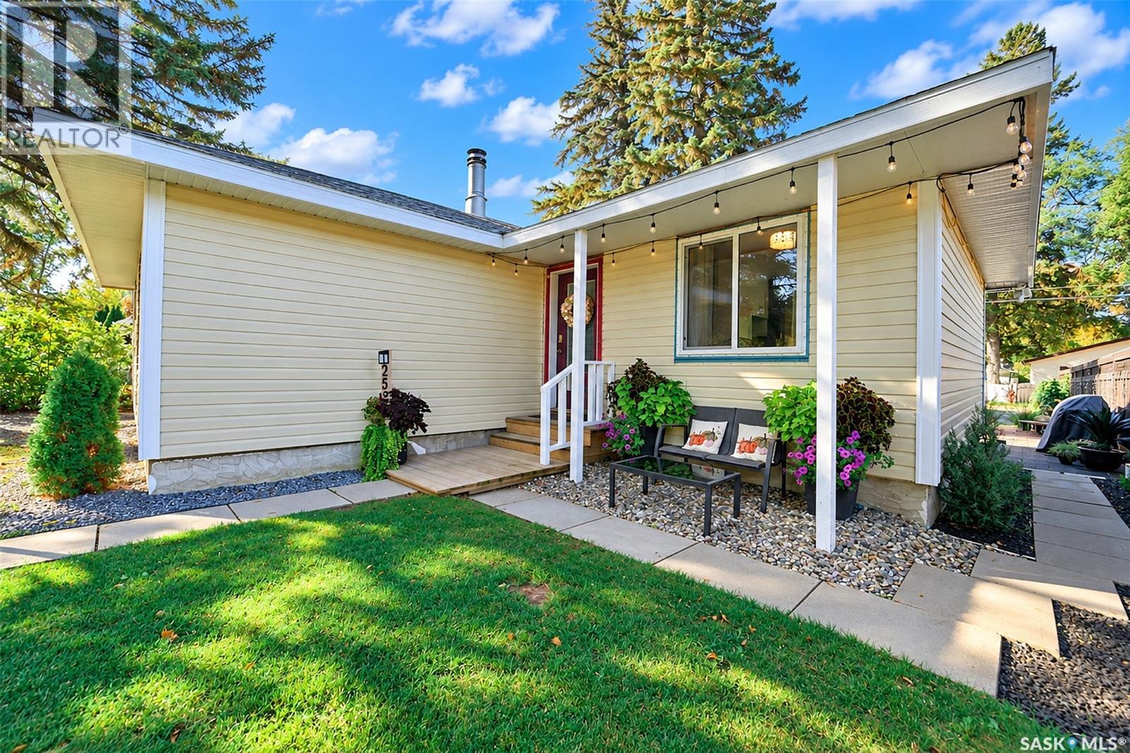 2510 Wiggins AVENUE S, Saskatoon — photo 2
