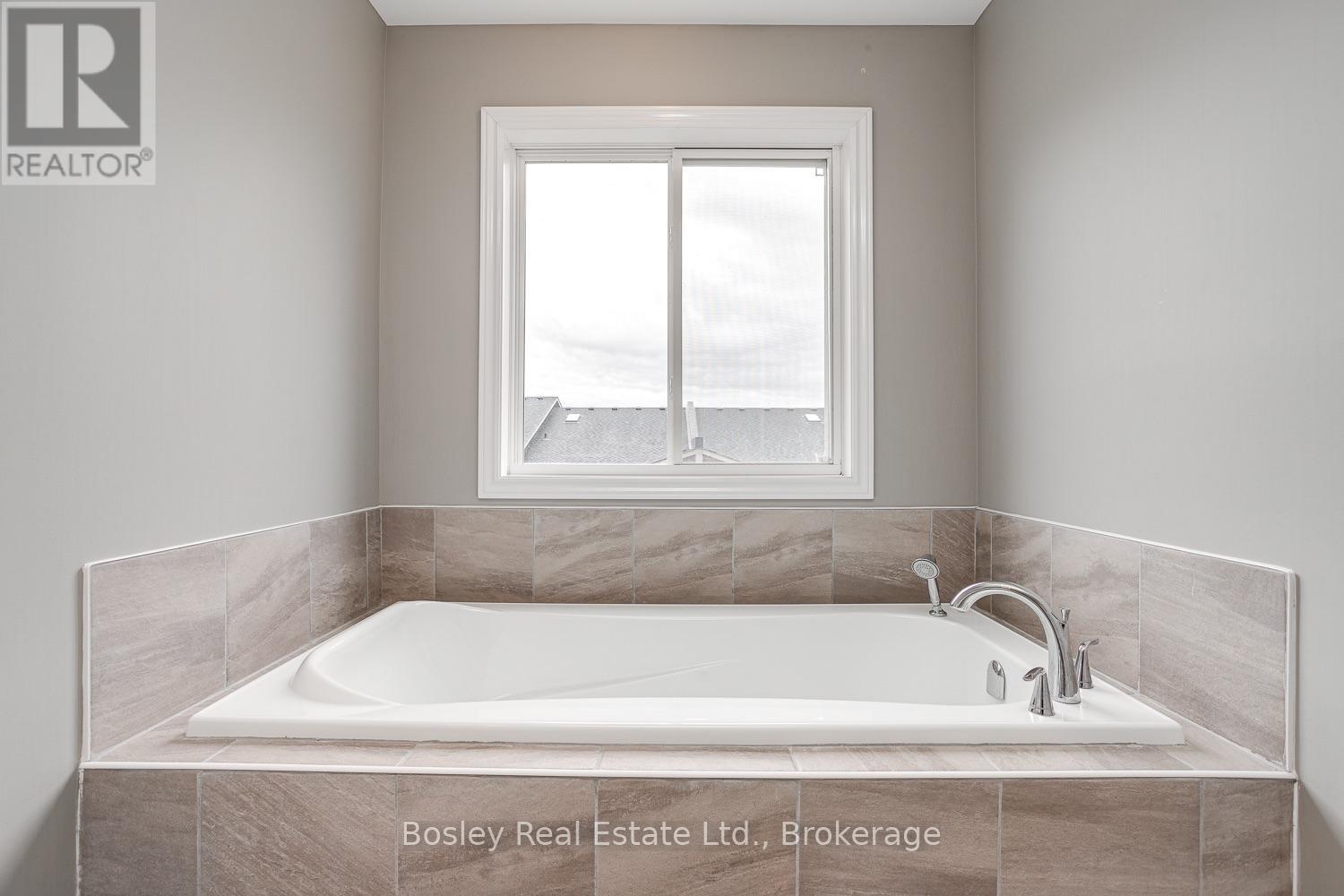 13 TOLMAN STREET - 32