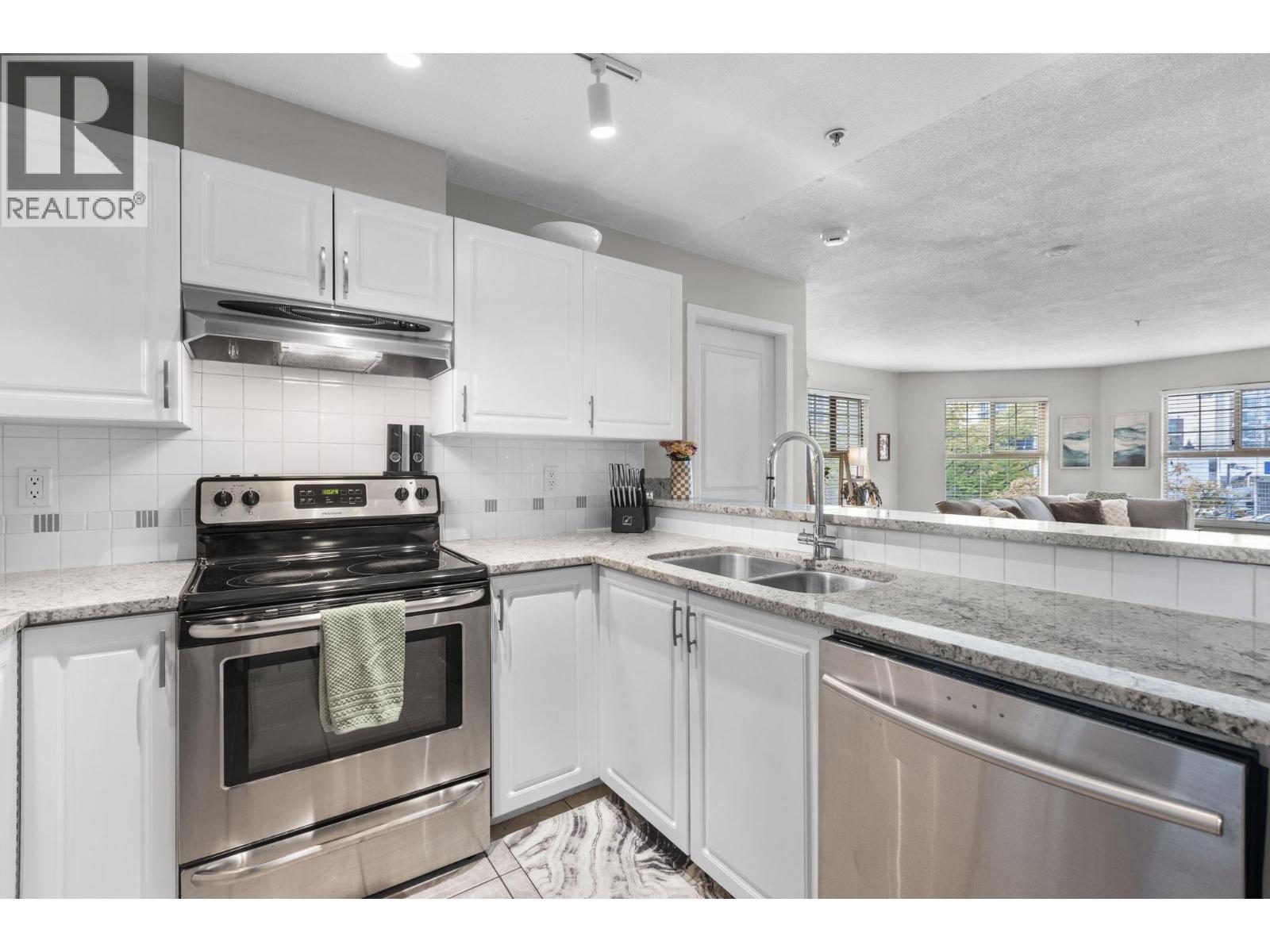 201 215 TWELFTH STREET, New Westminster