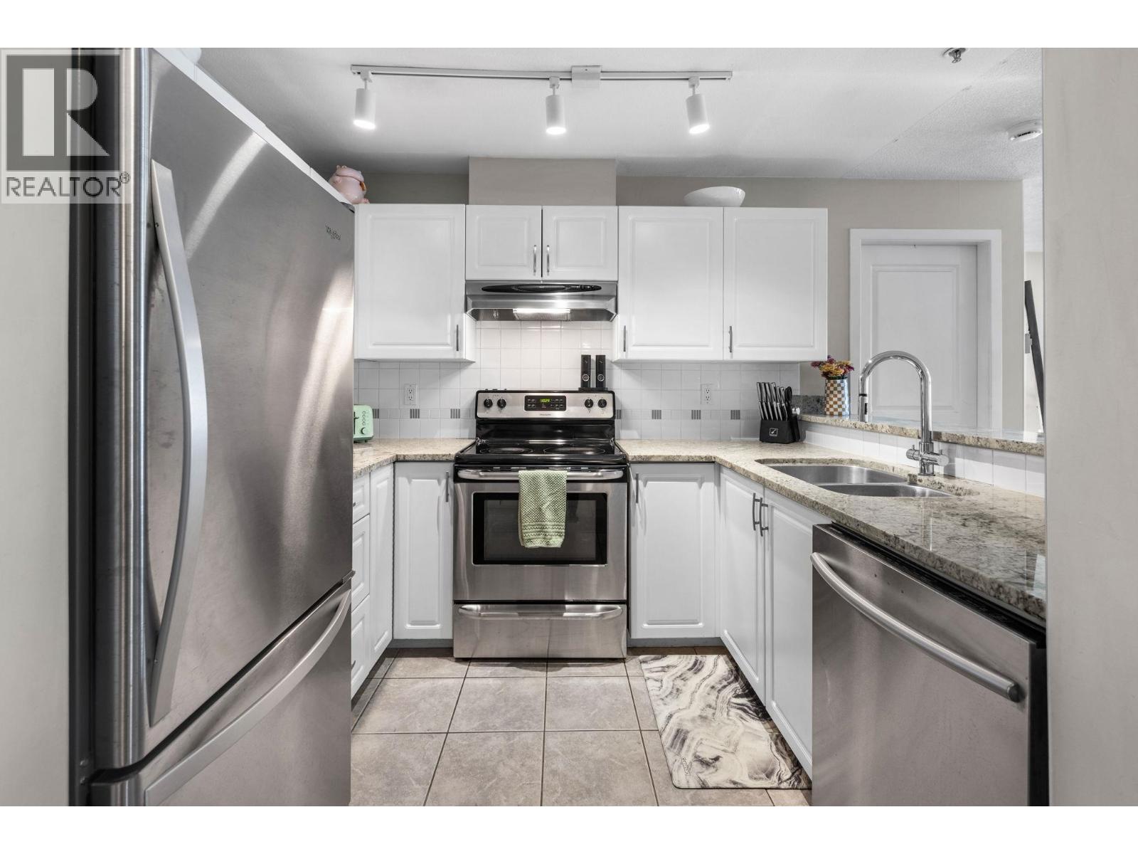 201 215 TWELFTH STREET, New Westminster