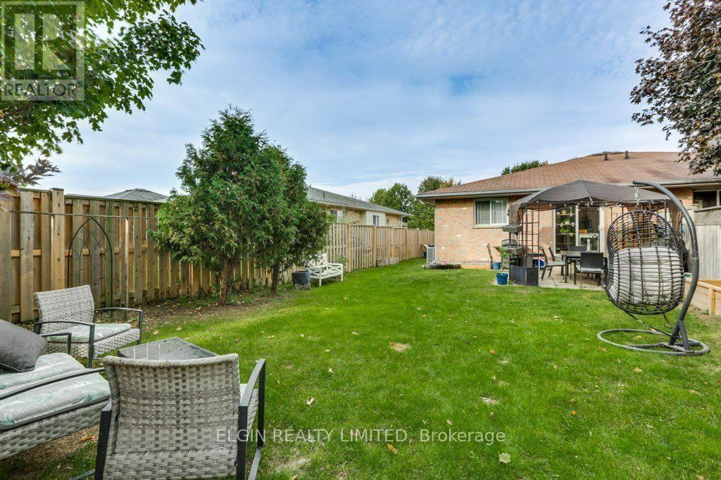27 CARRIE CRESCENT - Image 34