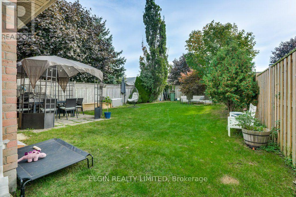 27 CARRIE CRESCENT - 35