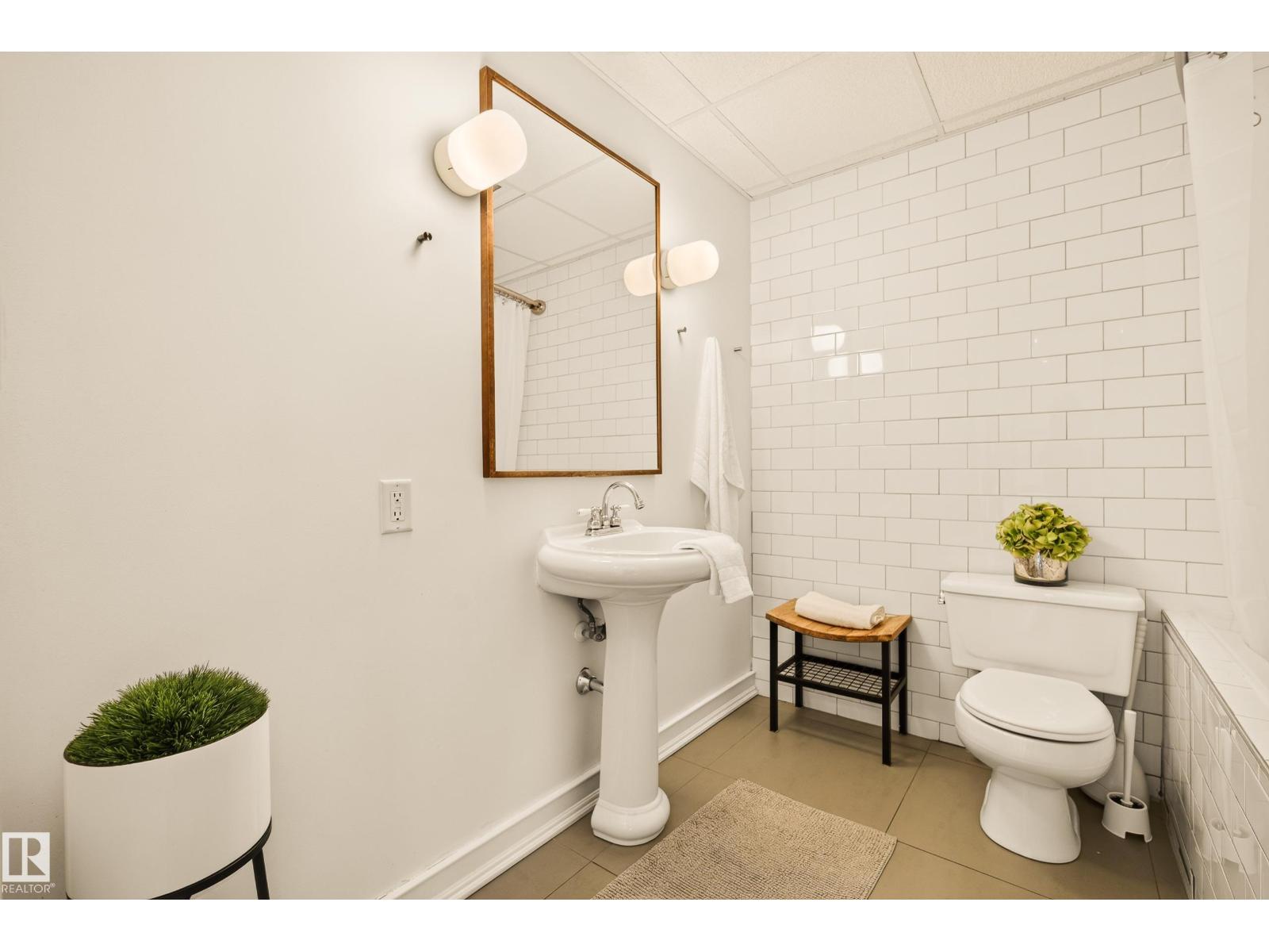 #806 10134 100 ST NW - 18