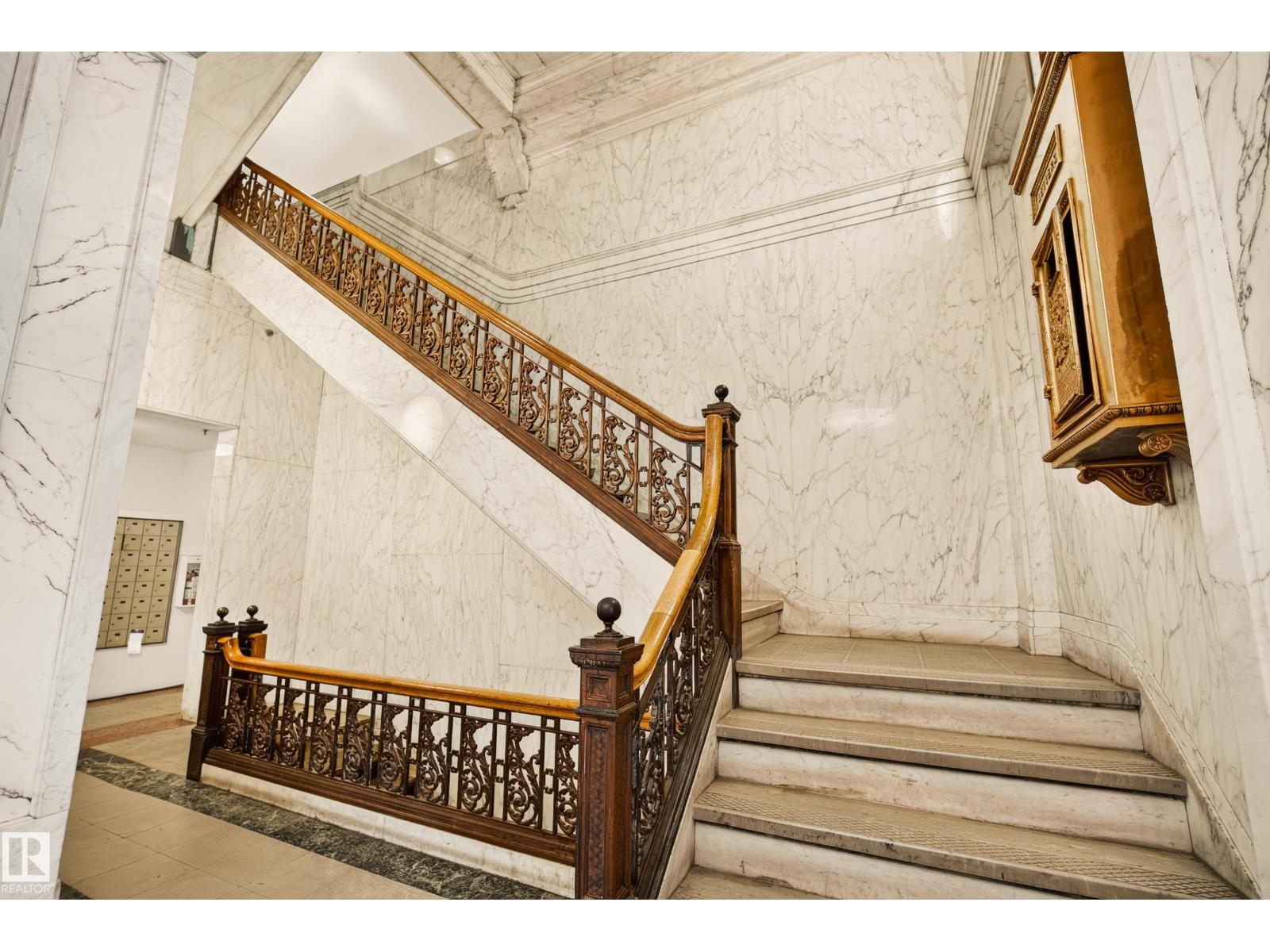 #806 10134 100 ST NW - 23