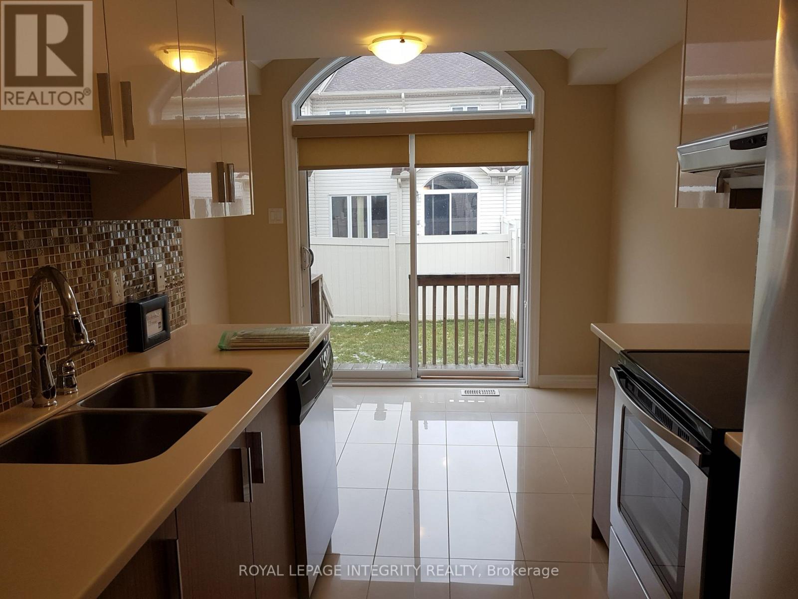 Commercial Properties for Rent in Ottawa – 348 TOURMALINE CRESCENT – By Peter Sagos - Image 7