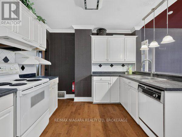 4758 RYERSON CRESCENT - 6