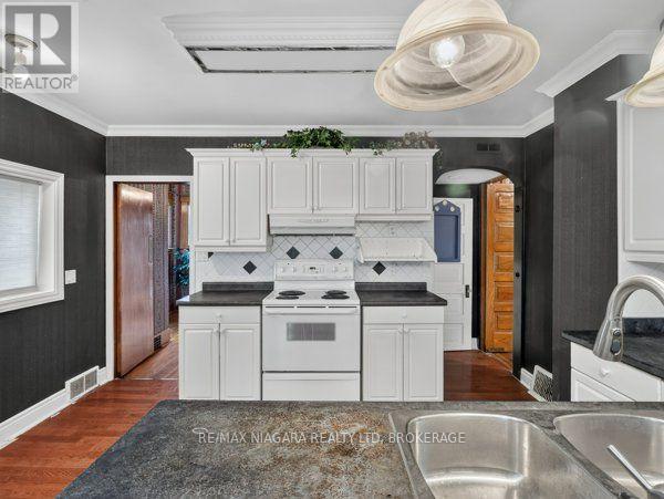 4758 RYERSON CRESCENT - 7