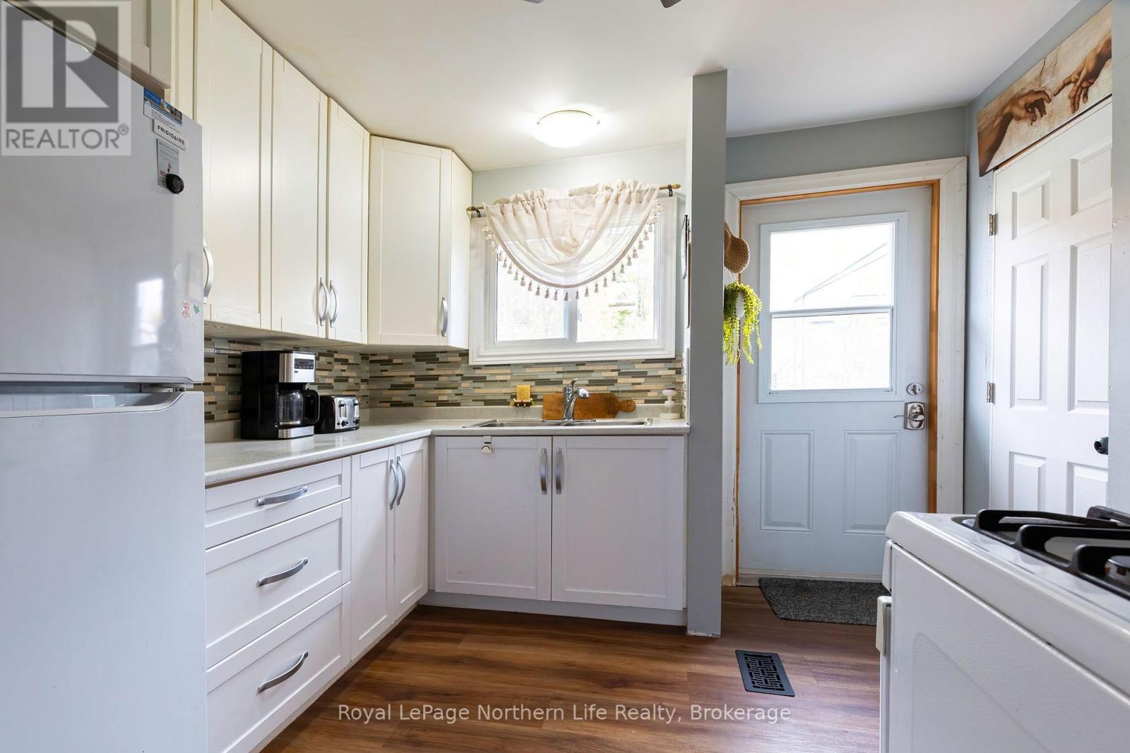 324 MAIN STREET - Image 10