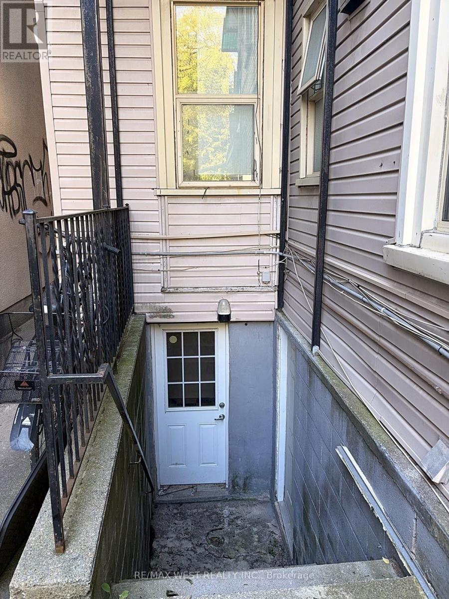 124 Baldwin Street, Toronto, ON photo 4