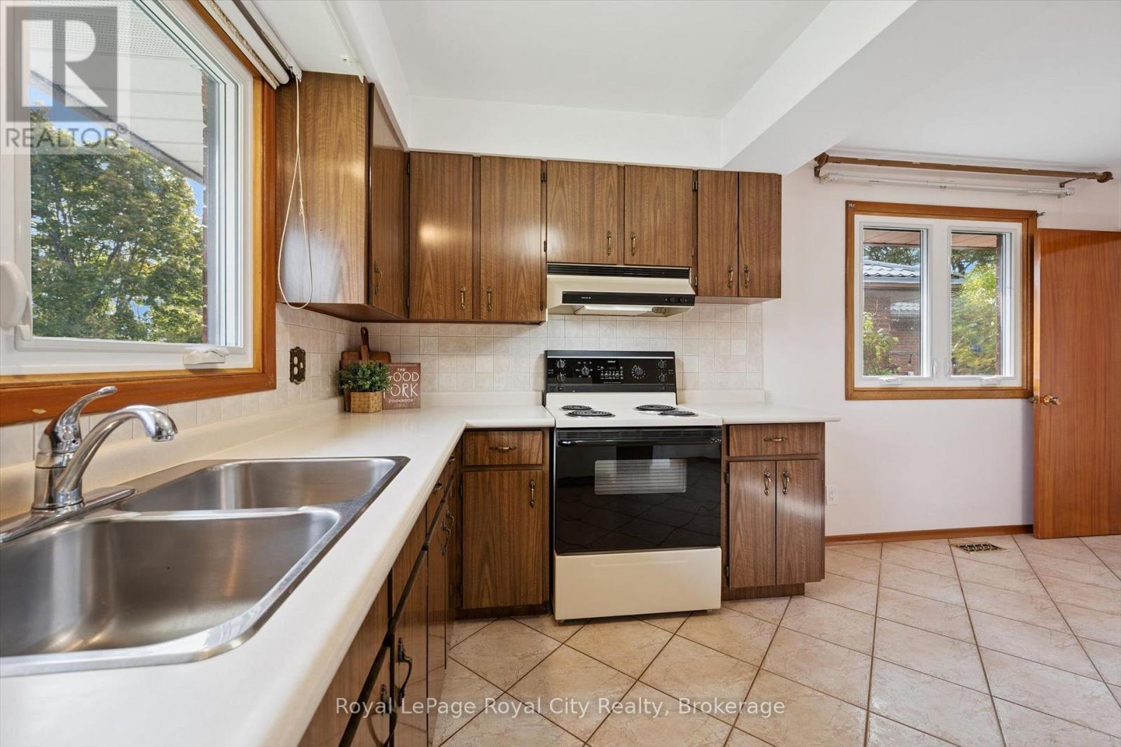 27 PALERMO CRESCENT - 15